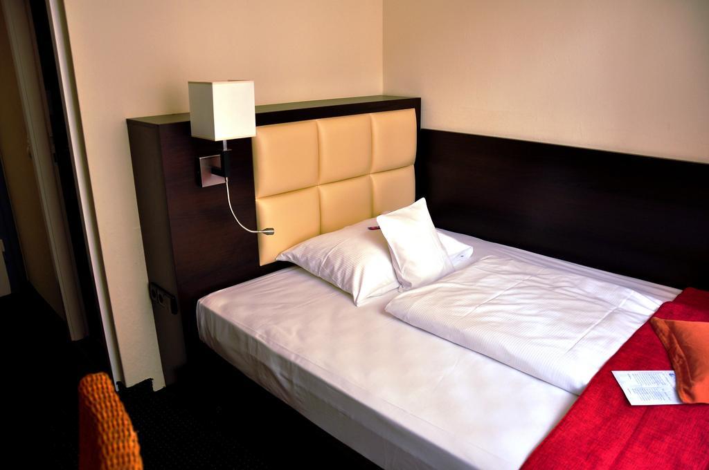 Hotel Minerva ไฟรบวร์กอิมไบรส์เกา ภายนอก รูปภาพ