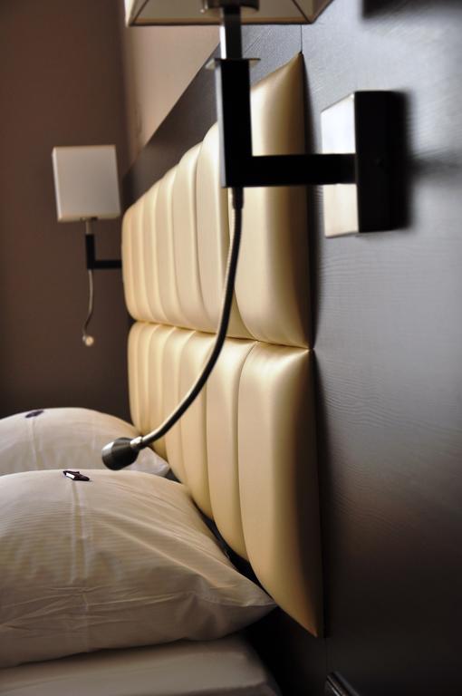 Hotel Minerva ไฟรบวร์กอิมไบรส์เกา ภายนอก รูปภาพ
